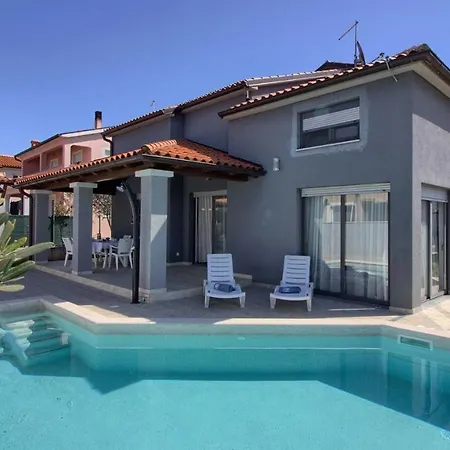 Charming With Private Pool In Pula, Extra Pool Heating By Wiibuk