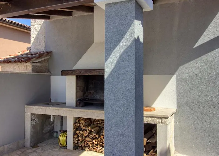 Charming With Private Pool In Pula, Extra Pool Heating By Wiibuk *