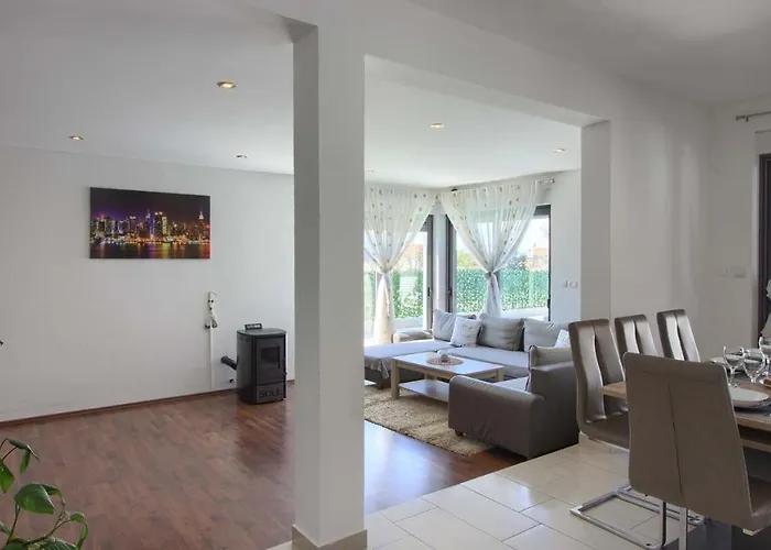 Villa Charming With Private Pool In Pula, Extra Pool Heating By Wiibuk Pula