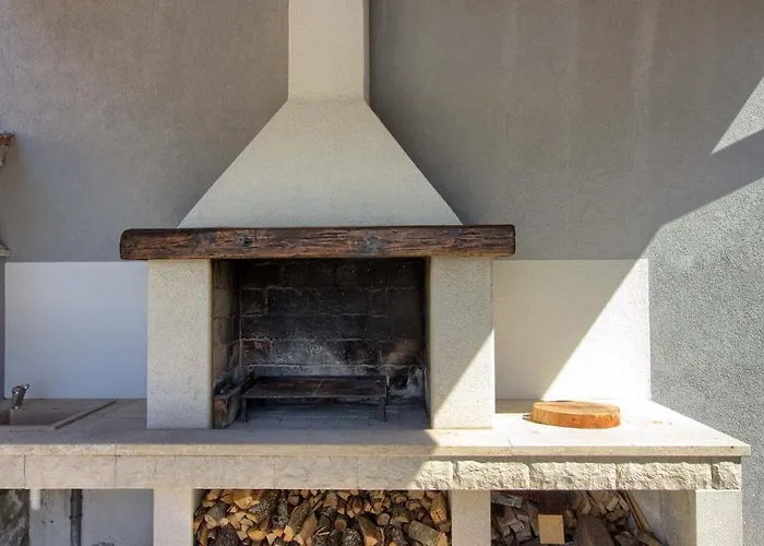 Villa Charming With Private Pool In Pula, Extra Pool Heating By Wiibuk Pula