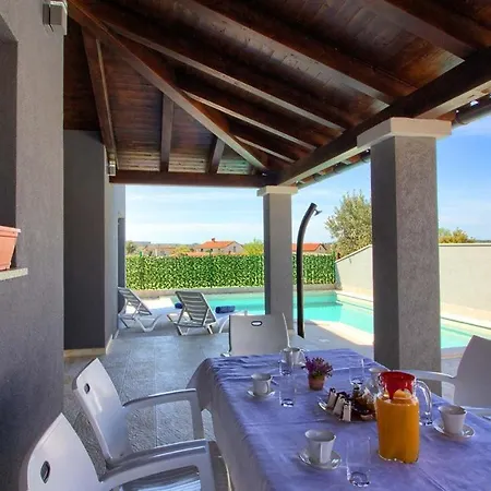 别墅 Charming With Private Pool In Pula, Extra Pool Heating By Wiibuk *