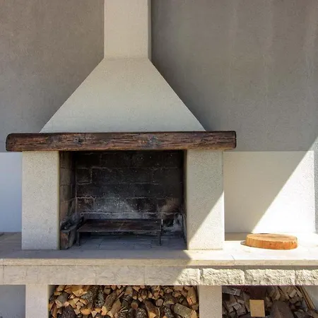 别墅 Charming With Private Pool In Pula, Extra Pool Heating By Wiibuk 普拉