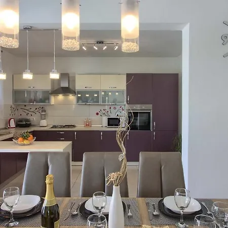 Charming With Private Pool In Pula, Extra Pool Heating By Wiibuk * Pula