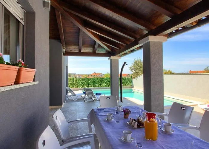 빌라 Charming With Private Pool In Pula, Extra Pool Heating By Wiibuk *