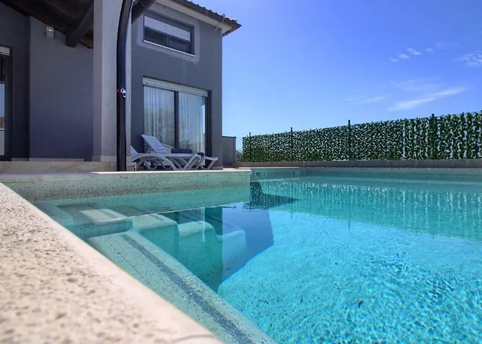 Charming With Private Pool In Pula, Extra Pool Heating By Wiibuk 빌라 *