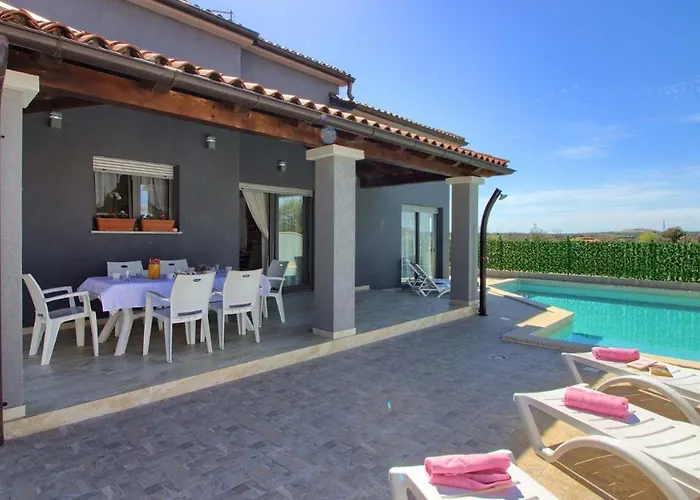فيلة Charming With Private Pool In Pula, Extra Pool Heating By Wiibuk