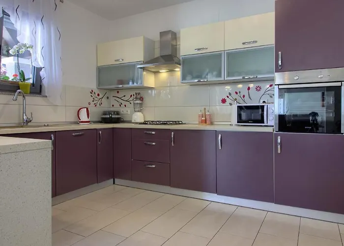 Charming With Private Pool In Pula, Extra Pool Heating By Wiibuk 풀라