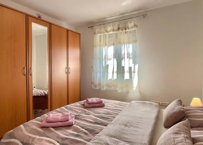 Charming With Private Pool In Pula, Extra Pool Heating By Wiibuk * بولا