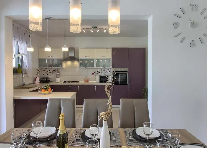 Charming With Private Pool In Pula, Extra Pool Heating By Wiibuk * بولا