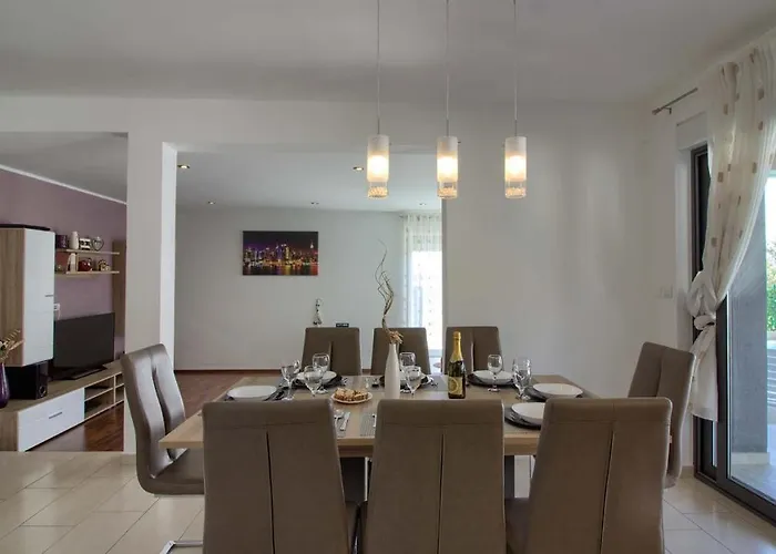 Charming With Private Pool In Pula, Extra Pool Heating By Wiibuk 빌라