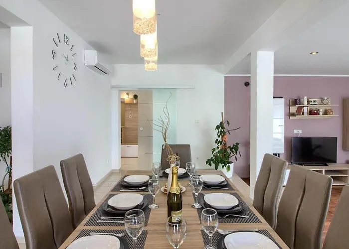 Charming With Private Pool In Pula, Extra Pool Heating By Wiibuk *