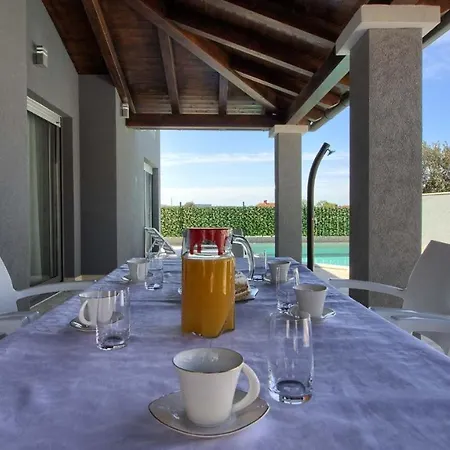 Charming With Private Pool In Pula, Extra Pool Heating By Wiibuk فيلة بولا