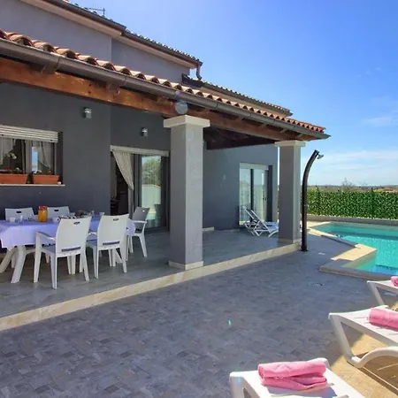 فيلة Charming With Private Pool In Pula, Extra Pool Heating By Wiibuk
