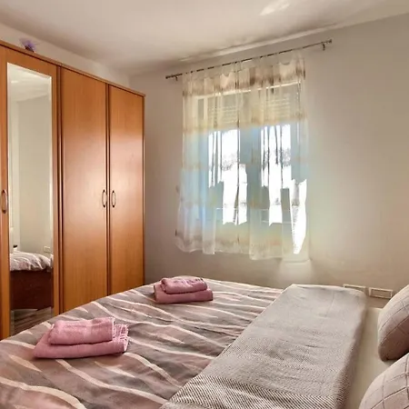 Charming With Private Pool In Pula, Extra Pool Heating By Wiibuk * بولا